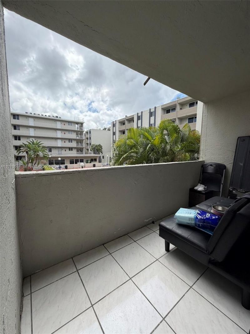 10090 NW 80th Ct , Unit 1206, Hialeah Gardens, FL 33016 Photo