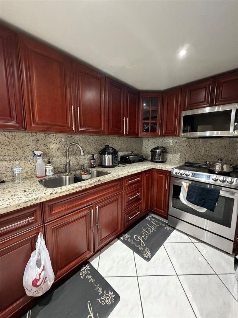 10090 NW 80th Ct , Unit 1206, Hialeah Gardens, FL 33016 Photo