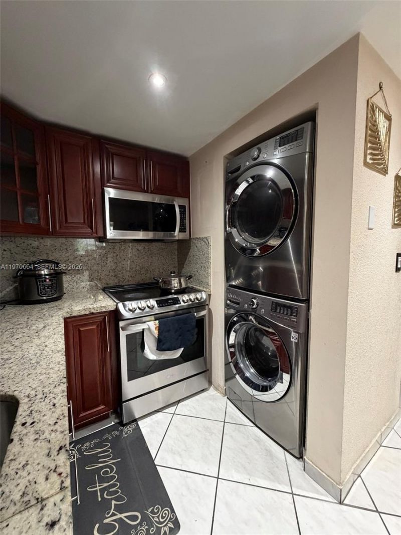 10090 NW 80th Ct , Unit 1206, Hialeah Gardens, FL 33016 Photo