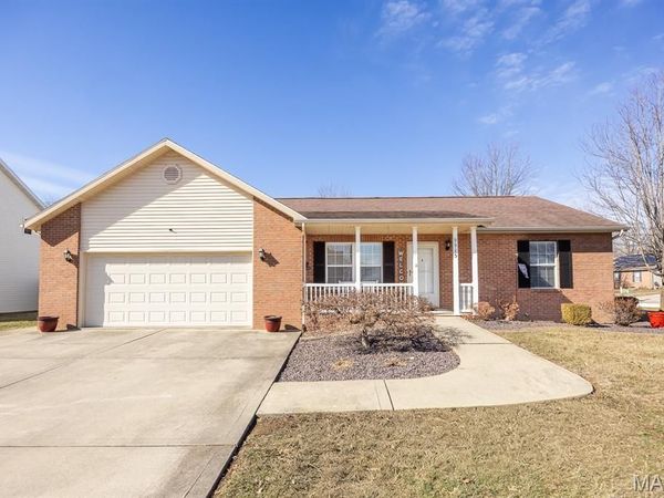 9915 Bending Oaks Drive, Lebanon, IL 62254