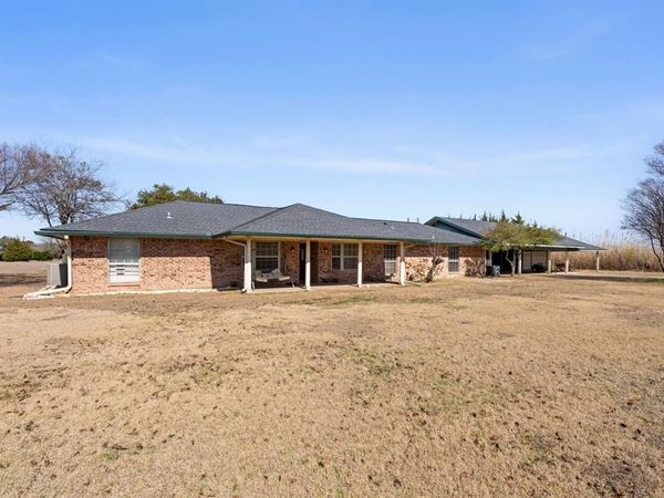 339 Crestview Drive, Red Oak, TX 75154