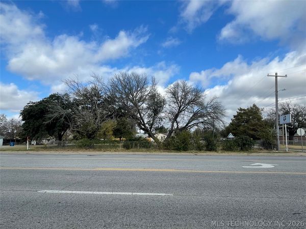 633 W 13th Street , Atoka, OK 74525