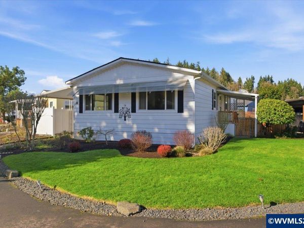 1307 S Water St, Silverton, OR 97381