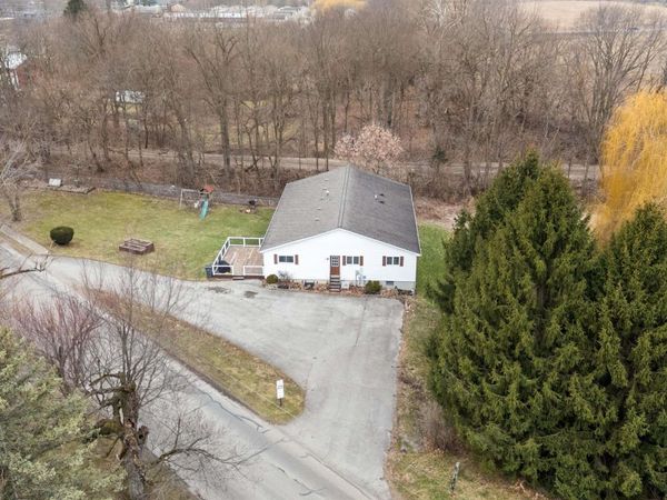 117 Woodruff Road, Wolcottville, IN 46795