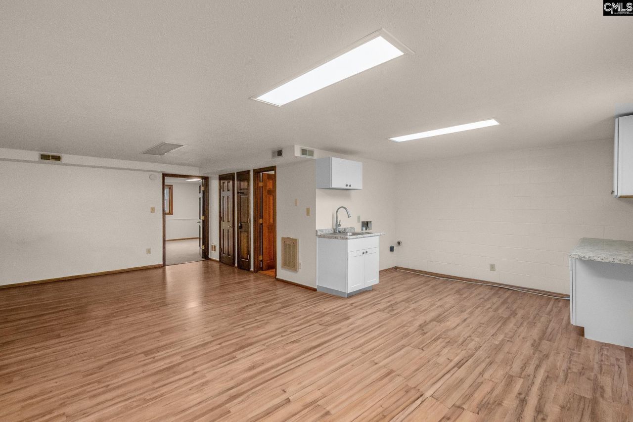 304 West Street  Photo 32