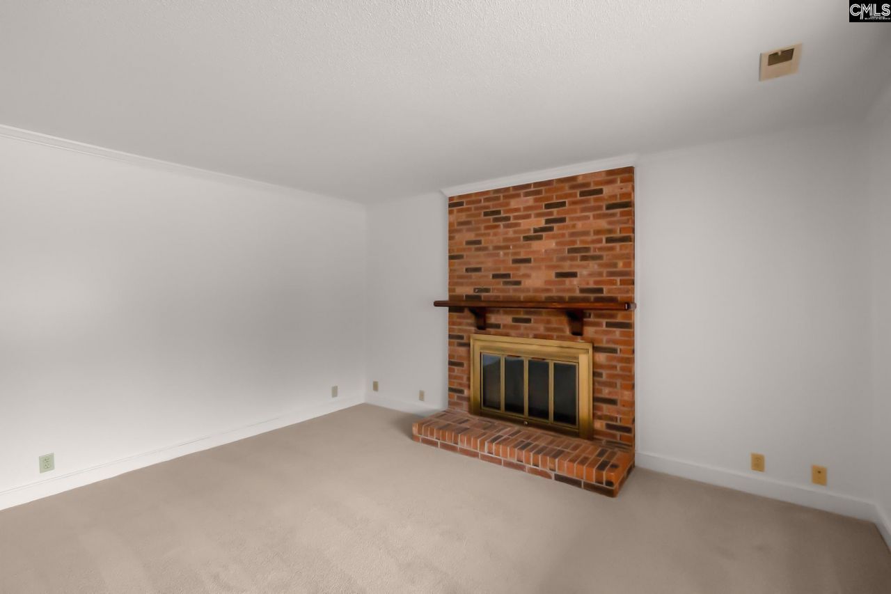 304 West Street  Photo 7