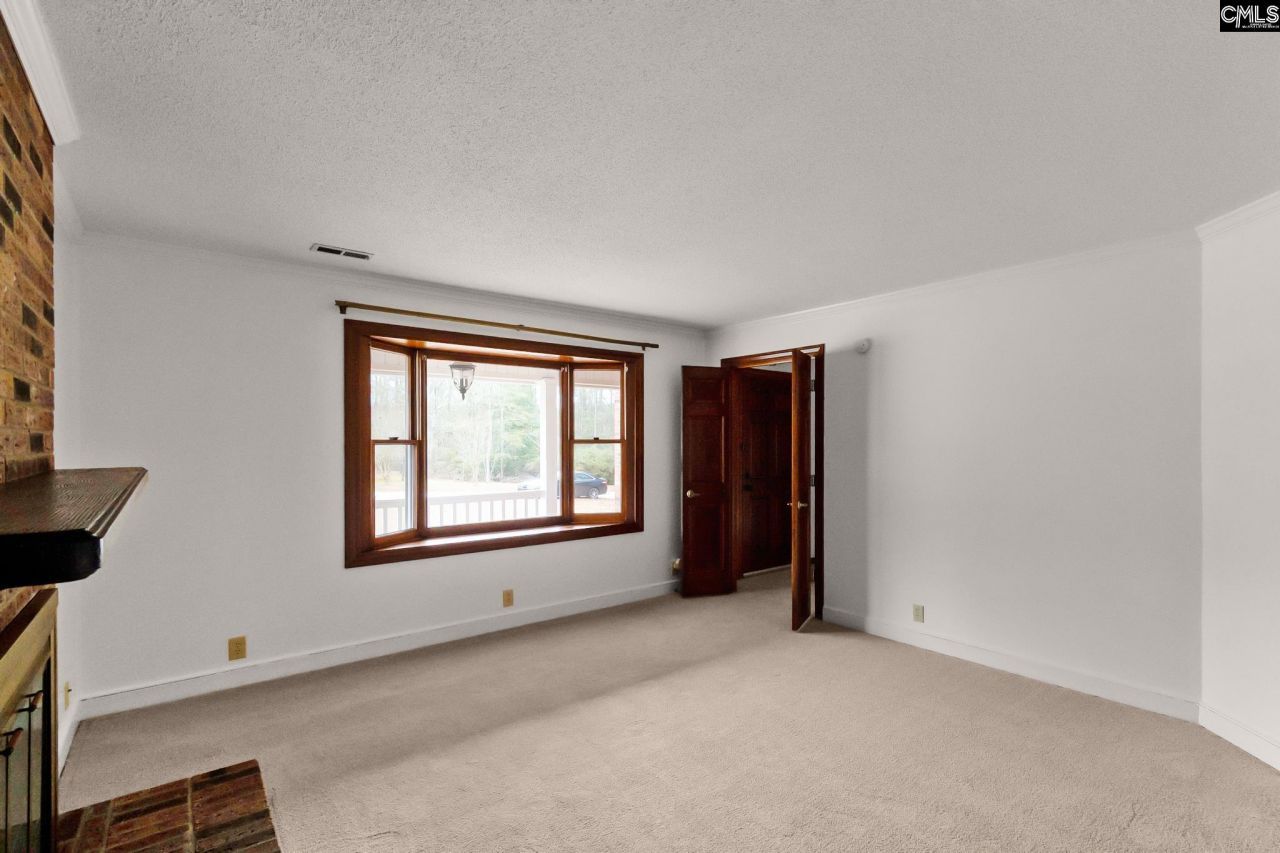 304 West Street  Photo 9