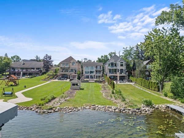 2380 WALNUT LAKE Road, West Bloomfield Twp, MI 48323