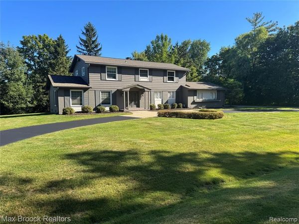 3200 Hartslock Woods Drive, West Bloomfield Twp, MI 48322