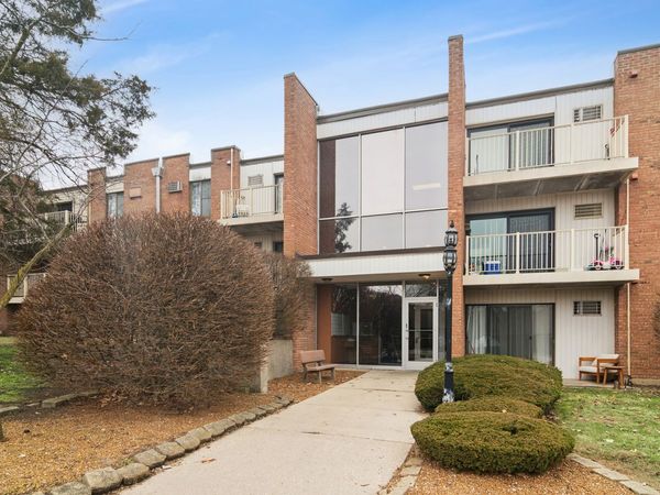 300 W Fullerton Avenue, Unit 320, Addison, IL 60101