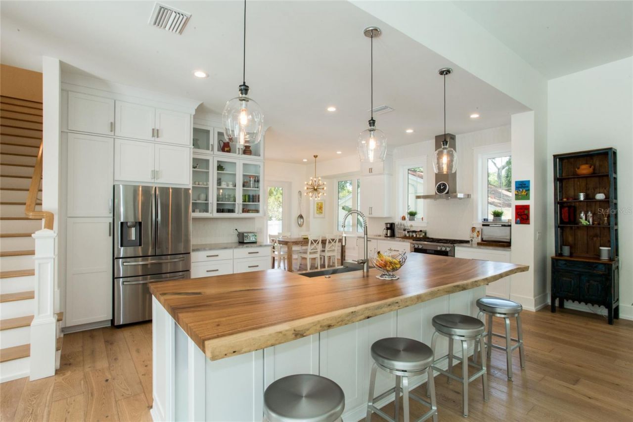 335 16th Avenue Ne, Saint Petersburg, FL 33704 Photo