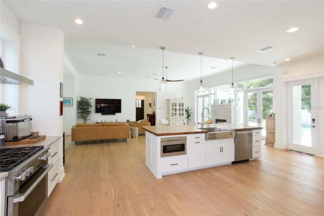 335 16th Avenue Ne, Saint Petersburg, FL 33704 Photo