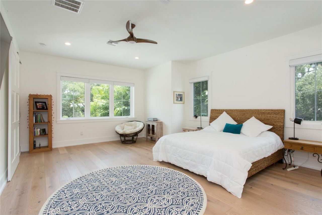 335 16th Avenue Ne, Saint Petersburg, FL 33704 Photo