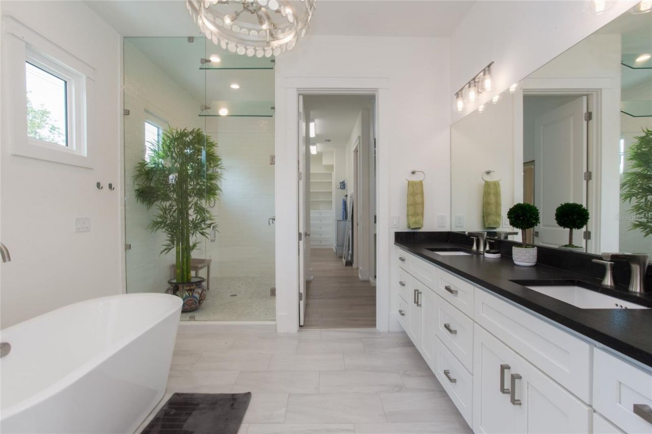 335 16th Avenue Ne, Saint Petersburg, FL 33704 Photo