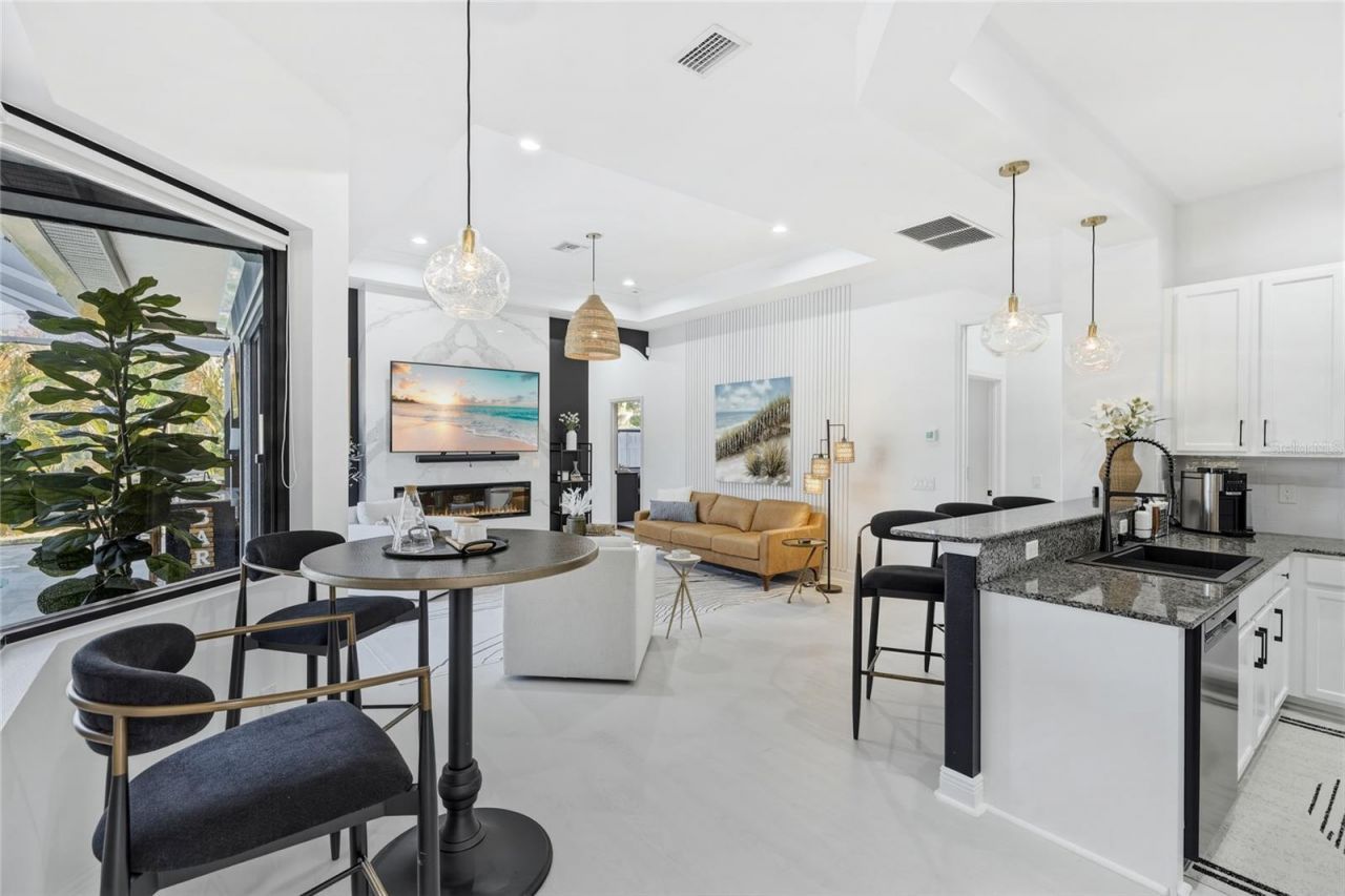 8051 36th Street Circle E, Sarasota, FL 34243 Photo