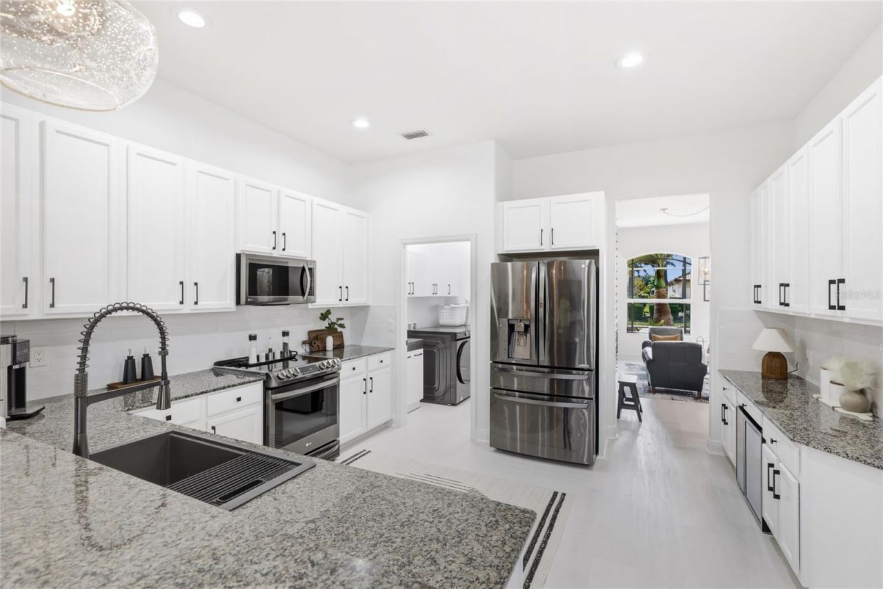 8051 36th Street Circle E, Sarasota, FL 34243 Photo