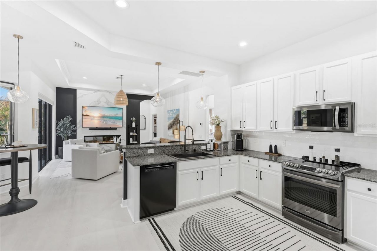 8051 36th Street Circle E, Sarasota, FL 34243 Photo