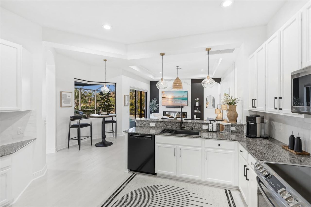 8051 36th Street Circle E, Sarasota, FL 34243 Photo