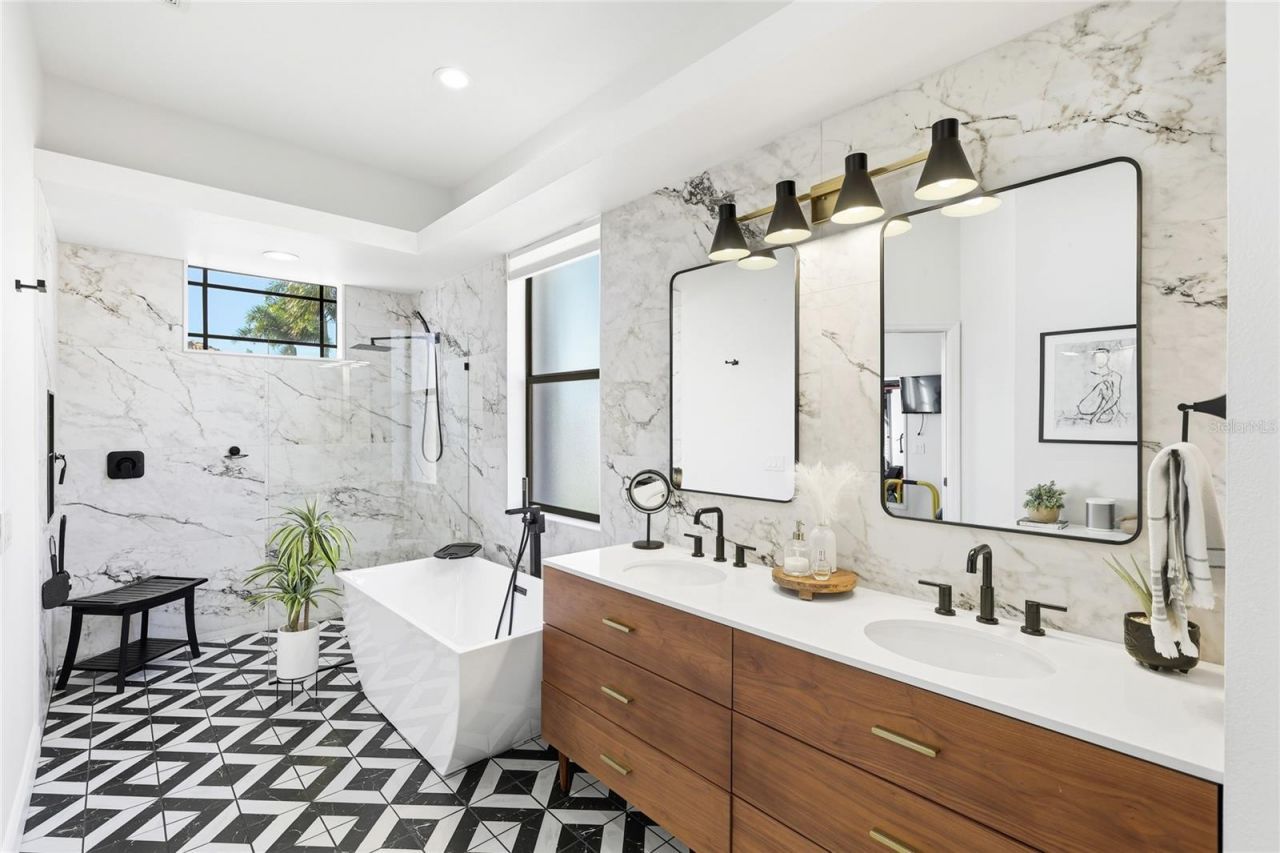 8051 36th Street Circle E, Sarasota, FL 34243 Photo