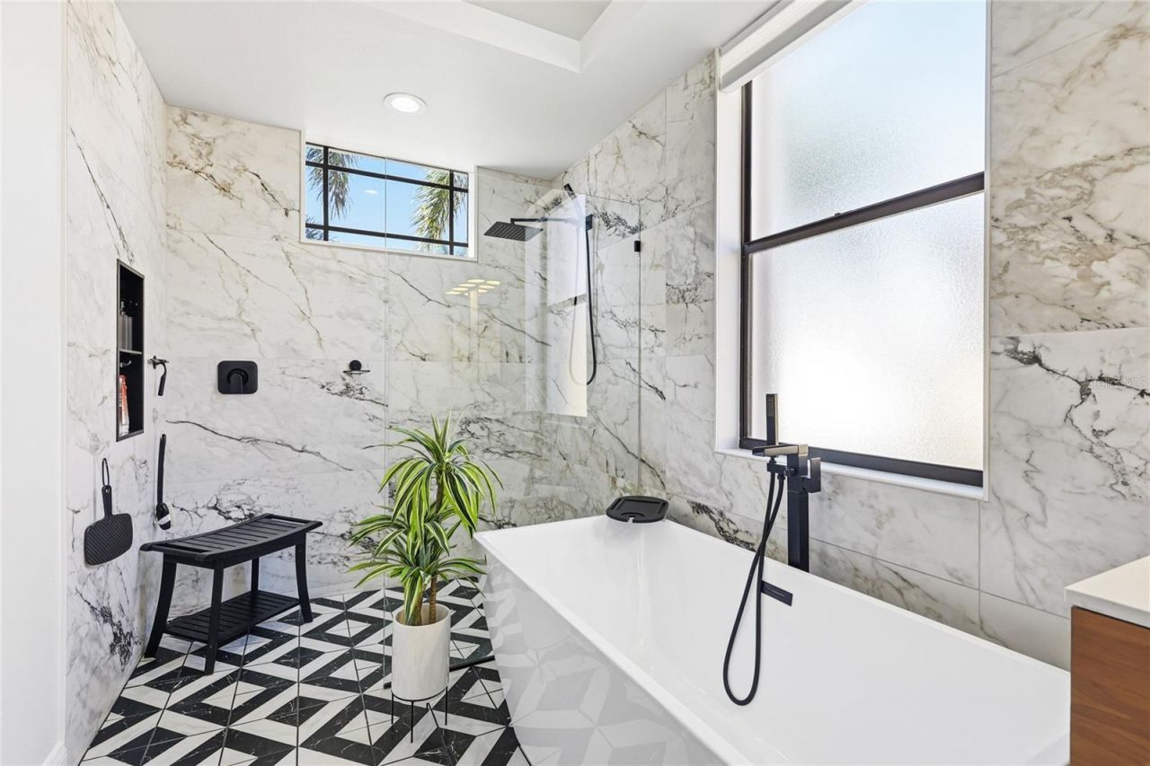 8051 36th Street Circle E, Sarasota, FL 34243 Photo