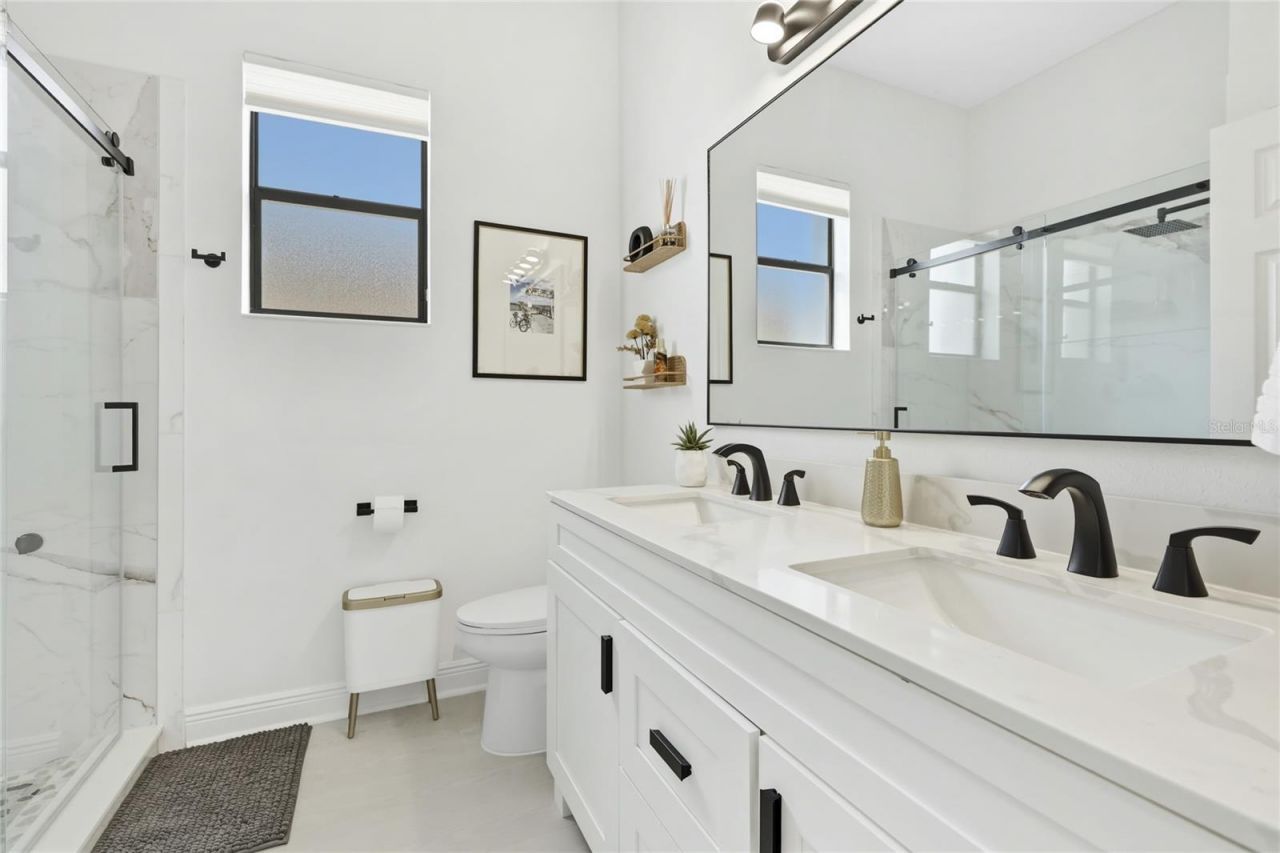 8051 36th Street Circle E, Sarasota, FL 34243 Photo