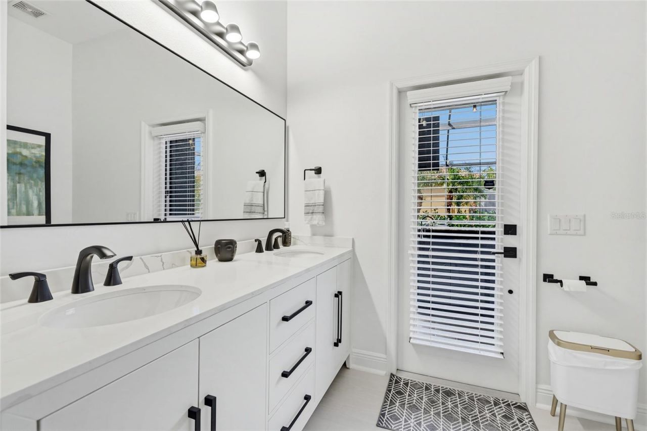 8051 36th Street Circle E, Sarasota, FL 34243 Photo