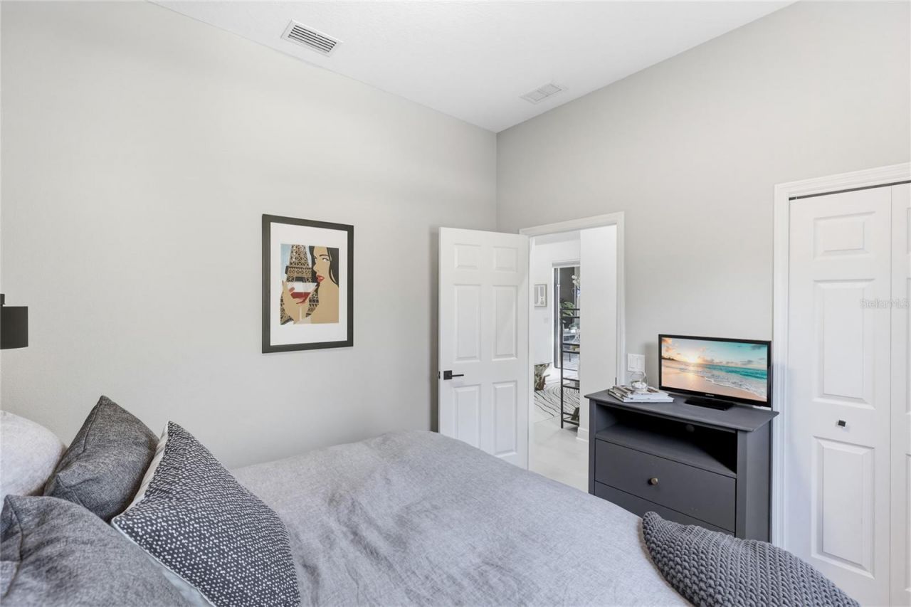 8051 36th Street Circle E, Sarasota, FL 34243 Photo