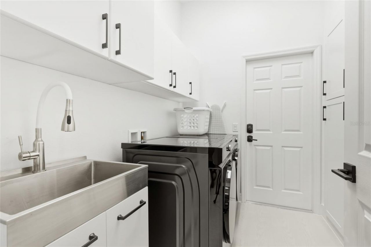 8051 36th Street Circle E, Sarasota, FL 34243 Photo