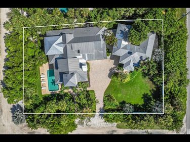 2021 20TH STREET W, BOCA GRANDE, FL 33921