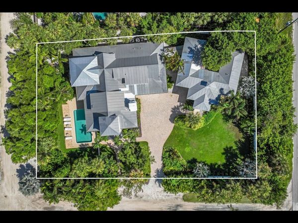 2021 20TH STREET W, BOCA GRANDE, FL 33921