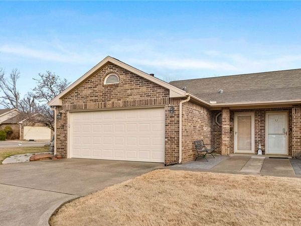 1020 W Cypress Street , Rogers, AR 72756