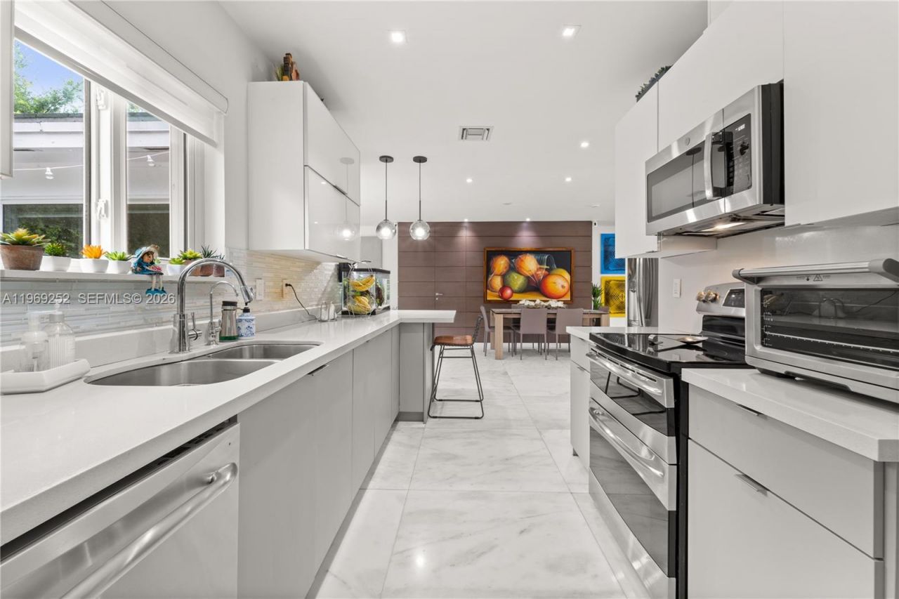 721 Bird Rd, Coral Gables, FL 33146 Photo