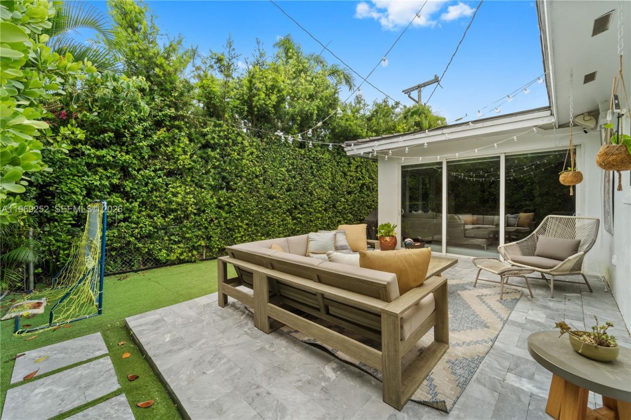 721 Bird Rd, Coral Gables, FL 33146 Photo