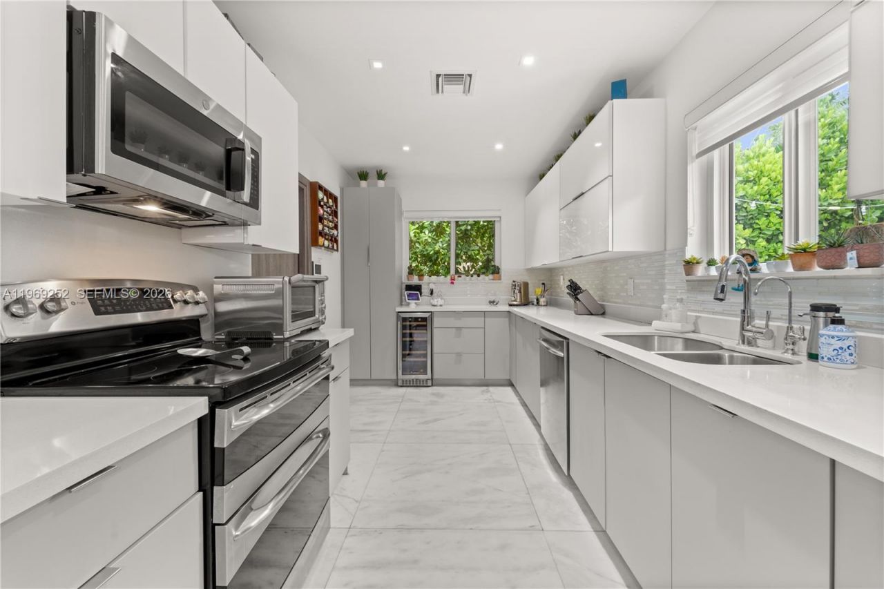 721 Bird Rd, Coral Gables, FL 33146 Photo