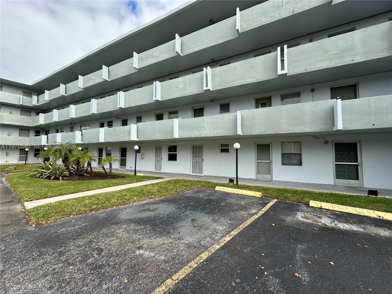 1351 NE 191st St, Unit E107, Miami, FL 33179 Photo