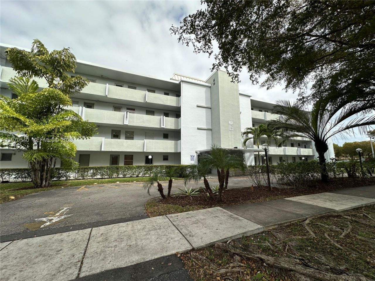 1351 NE 191st St, Unit E107, Miami, FL 33179 Photo