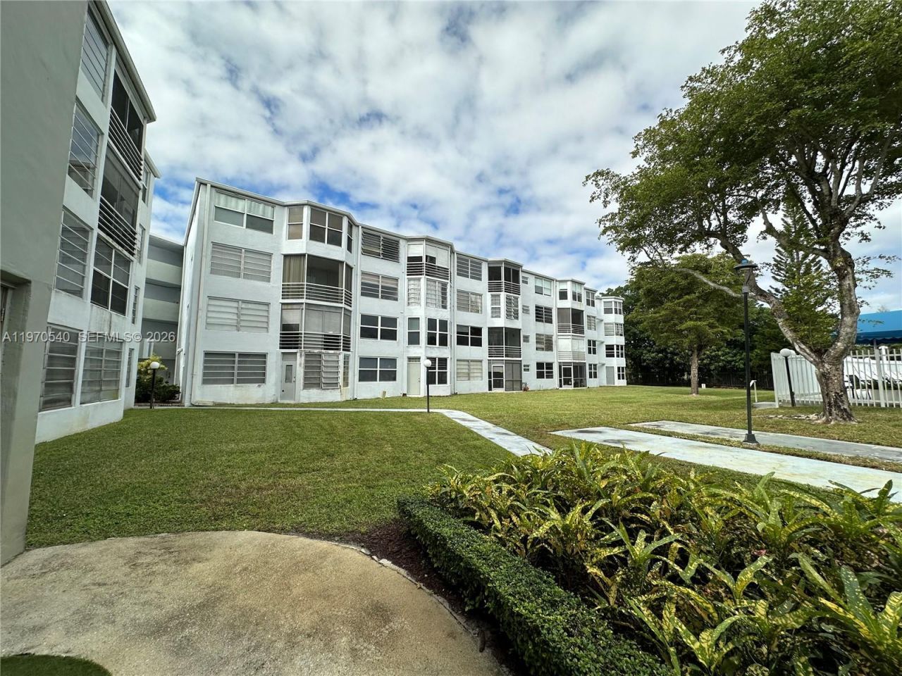 1351 NE 191st St, Unit E107, Miami, FL 33179 Photo