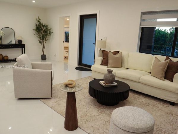 930 NE 163rd St , North Miami Beach, FL 33162