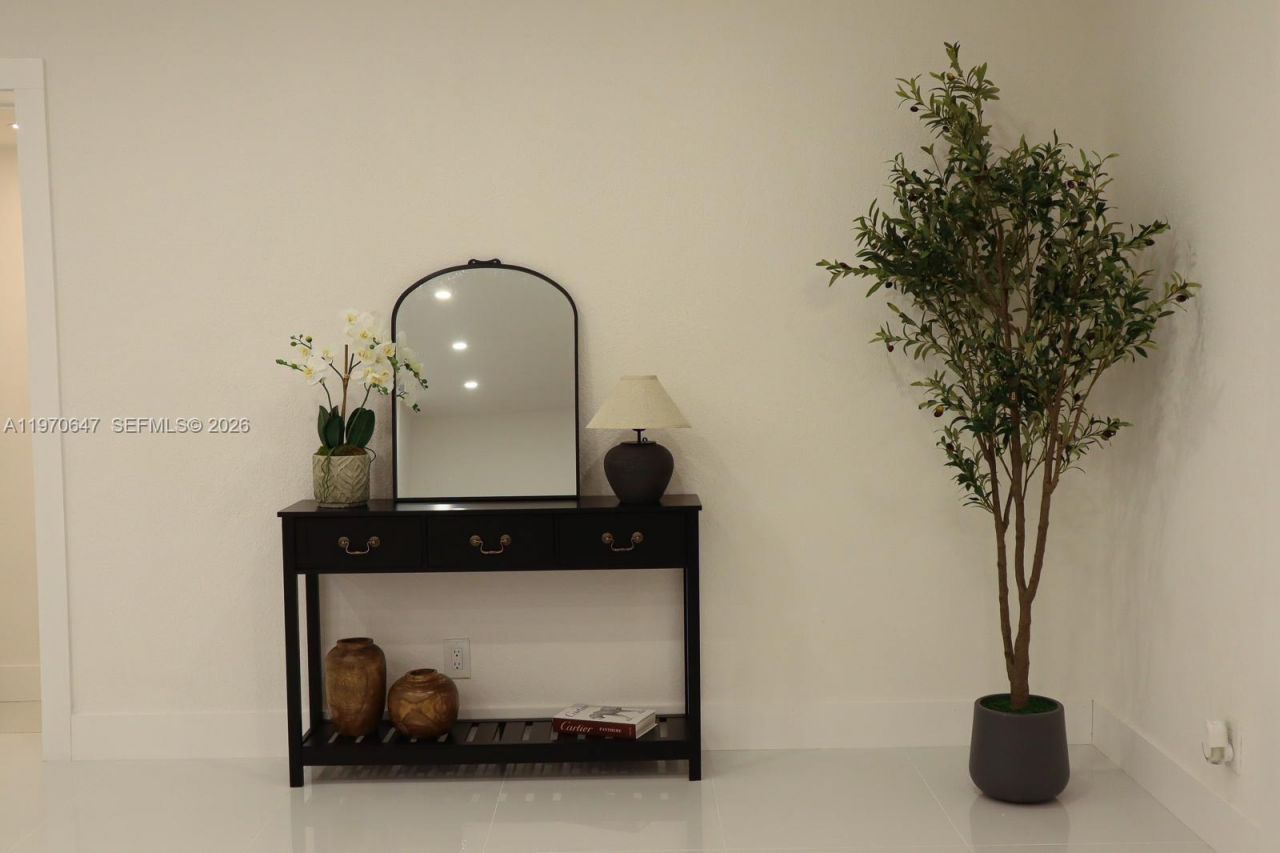 930 NE 163rd St , North Miami Beach, FL 33162 Photo