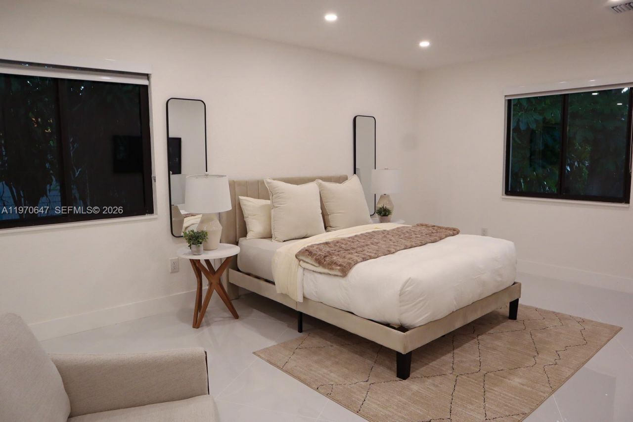 930 NE 163rd St , North Miami Beach, FL 33162 Photo