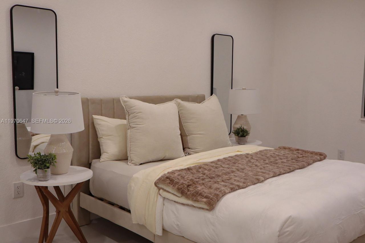 930 NE 163rd St , North Miami Beach, FL 33162 Photo