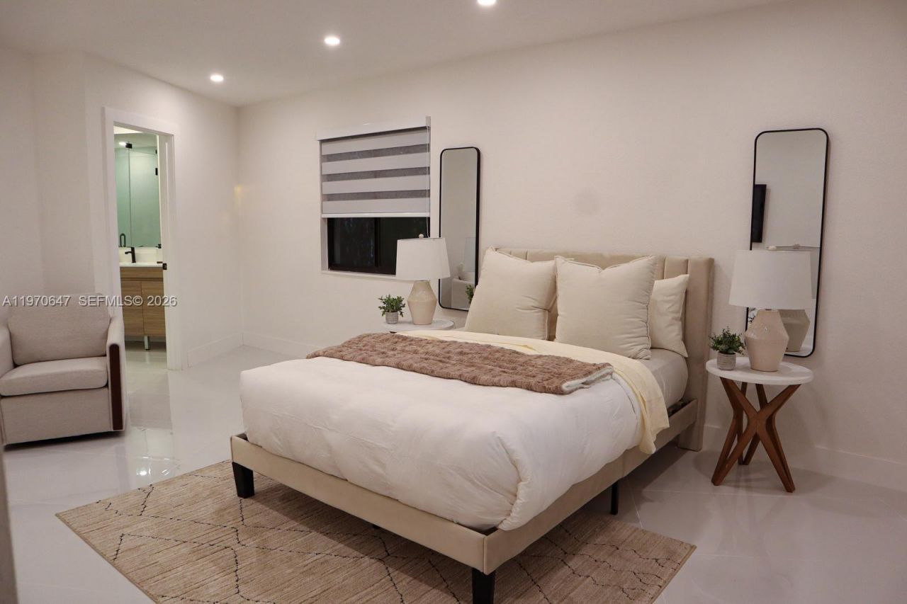 930 NE 163rd St , North Miami Beach, FL 33162 Photo