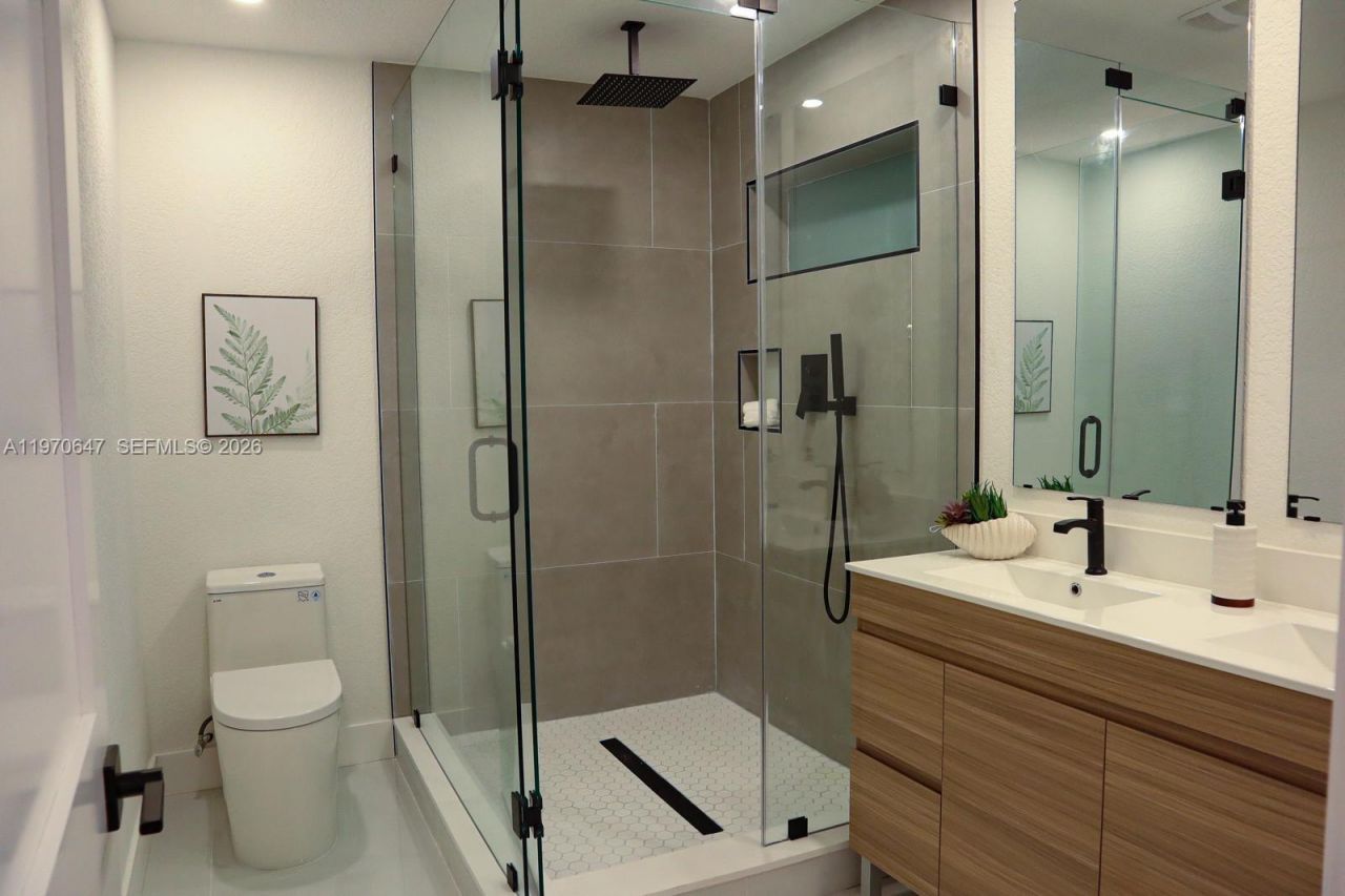 930 NE 163rd St , North Miami Beach, FL 33162 Photo