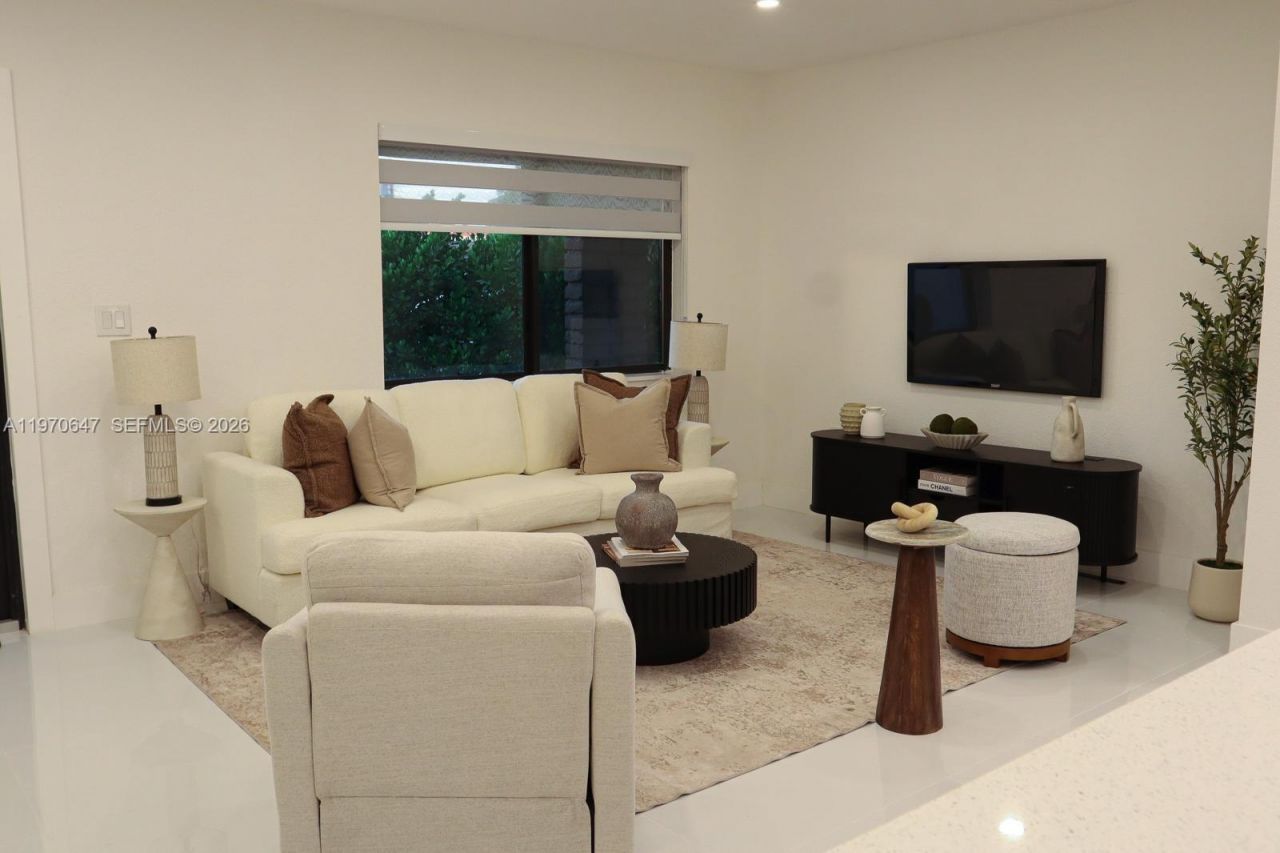 930 NE 163rd St , North Miami Beach, FL 33162 Photo