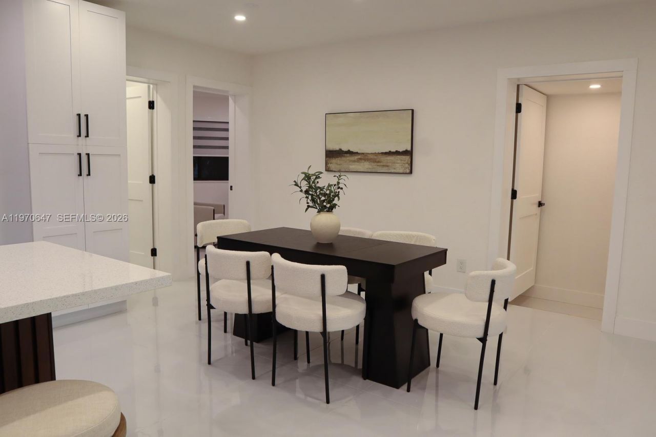 930 NE 163rd St , North Miami Beach, FL 33162 Photo