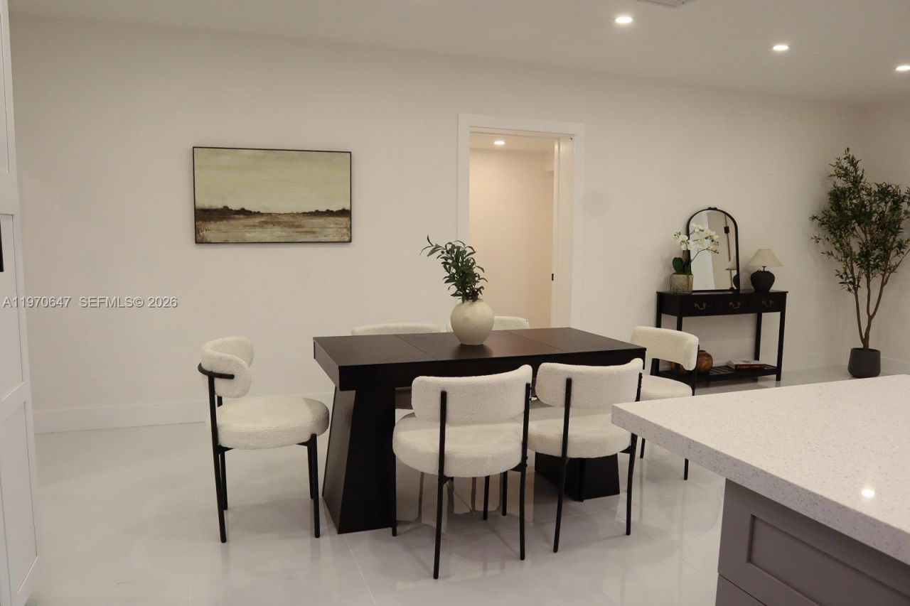 930 NE 163rd St , North Miami Beach, FL 33162 Photo