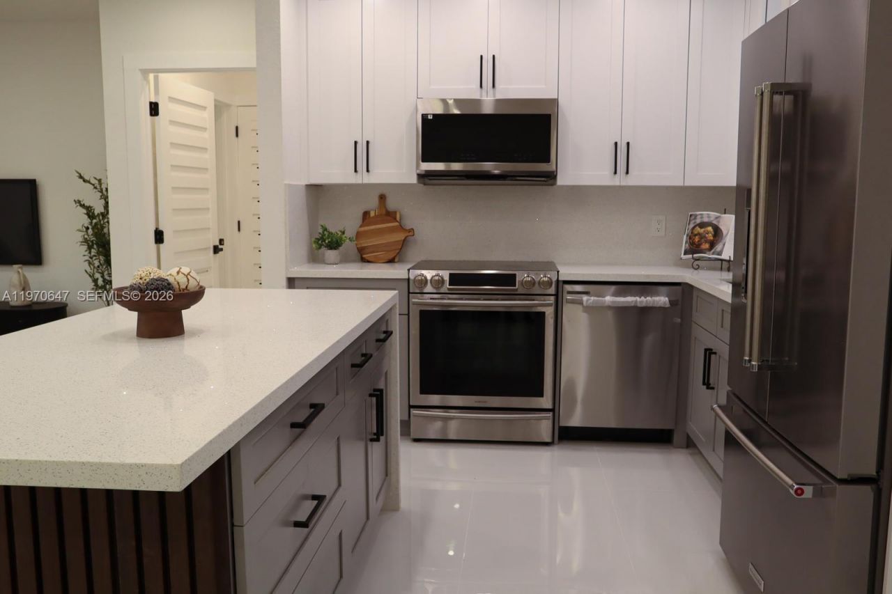 930 NE 163rd St , North Miami Beach, FL 33162 Photo