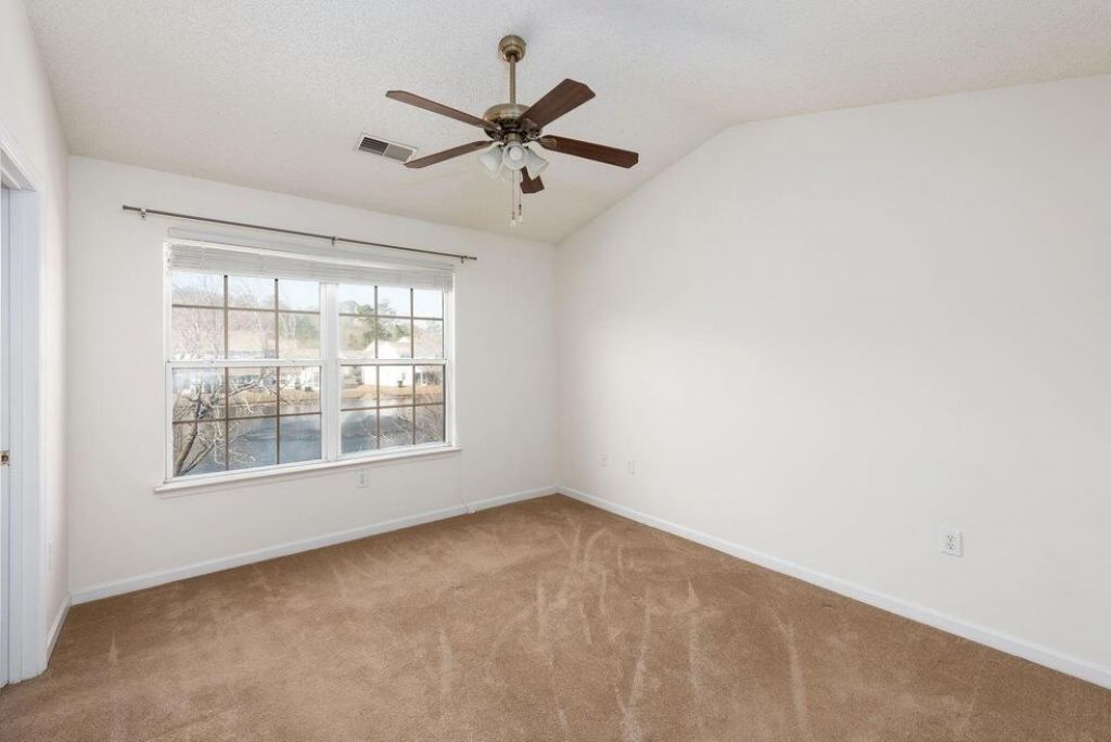 102 Yellow Hawthorn Circle Photo 16