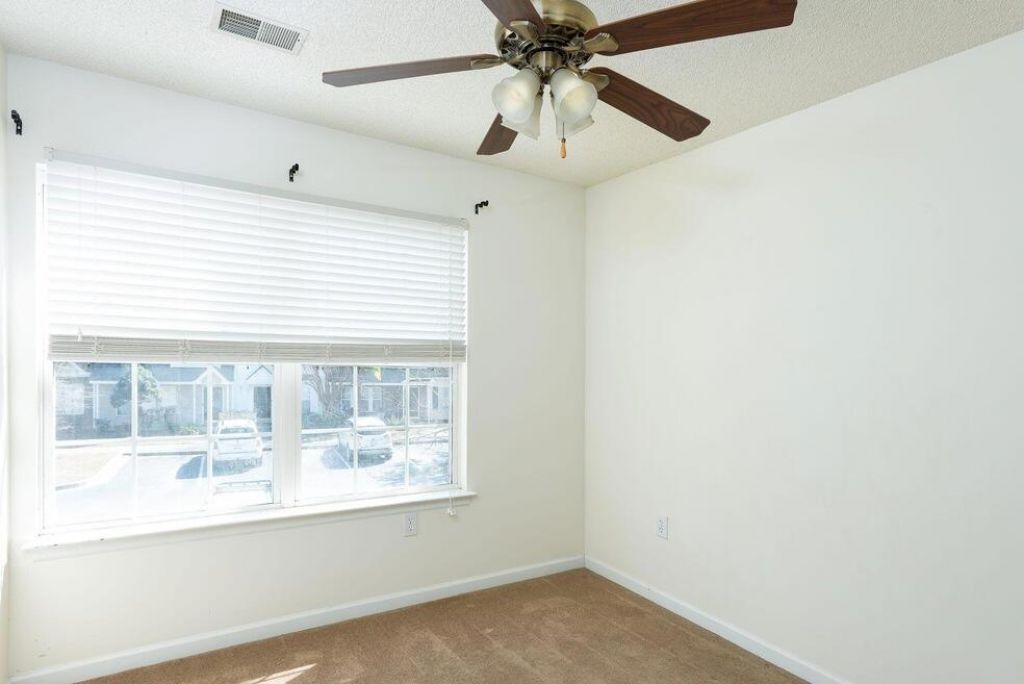 102 Yellow Hawthorn Circle Photo 19