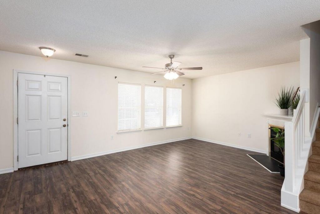 102 Yellow Hawthorn Circle Photo 4